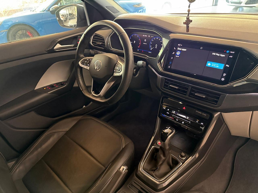 Foto do veículo VOLKSWAGEN T-CROSS T CROSS HL TSI 2022 42.698 KM 115.000,00