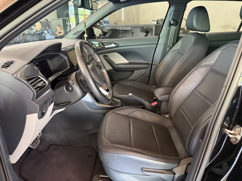 Foto do veículo VOLKSWAGEN T-CROSS T CROSS HL TSI 2022 42.698 KM 115.000,00