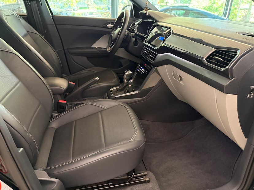 Foto do veículo VOLKSWAGEN T-CROSS T CROSS HL TSI 2022 42.698 KM 115.000,00