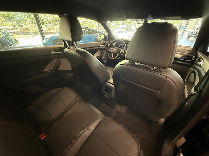 Foto do veículo VOLKSWAGEN T-CROSS T CROSS HL TSI 2022 42.698 KM 115.000,00