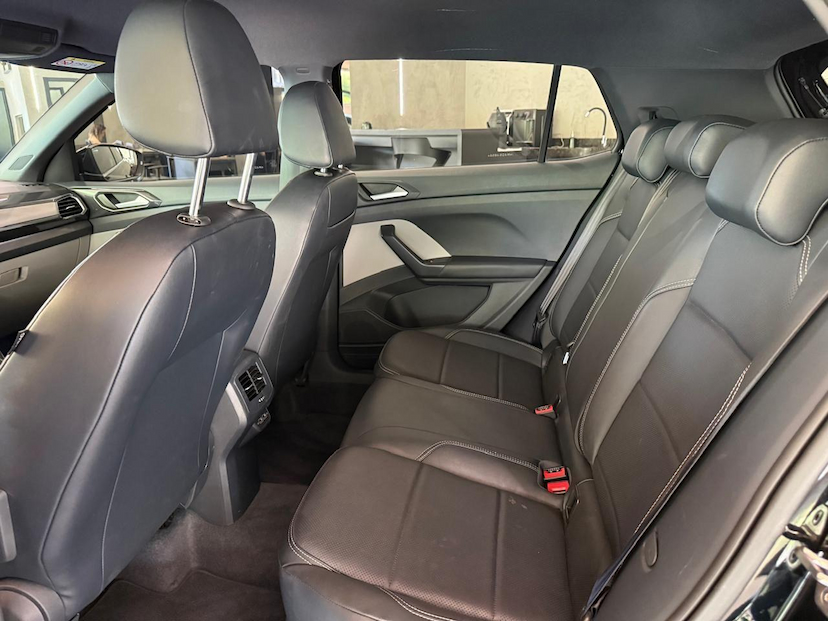 Foto do veículo VOLKSWAGEN T-CROSS T CROSS HL TSI 2022 42.698 KM 115.000,00