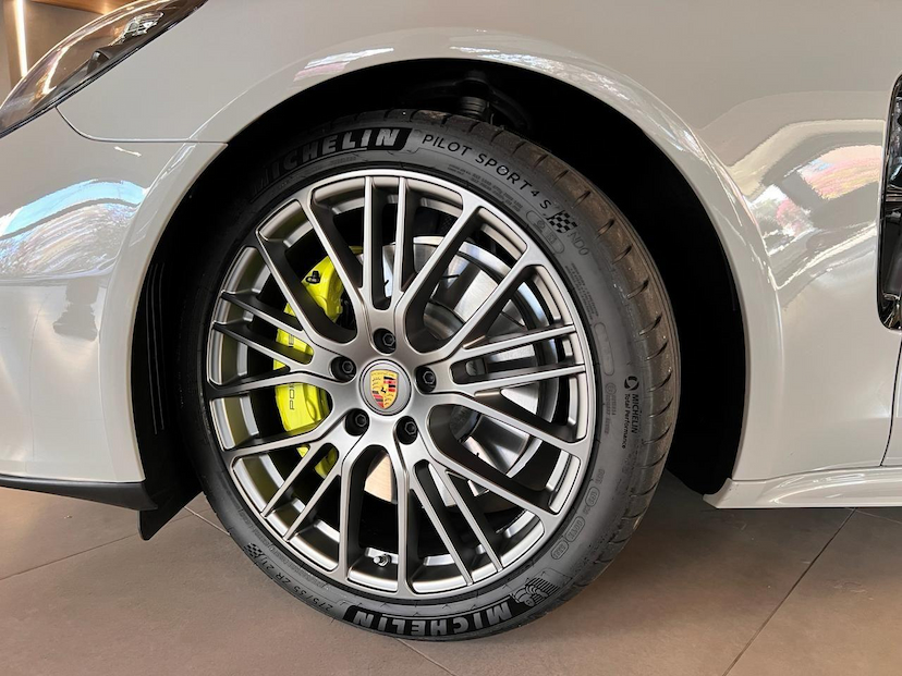 Foto do veículo PORSCHE PANAMERA  4EHYB 2023 4.549 KM 719.000,00