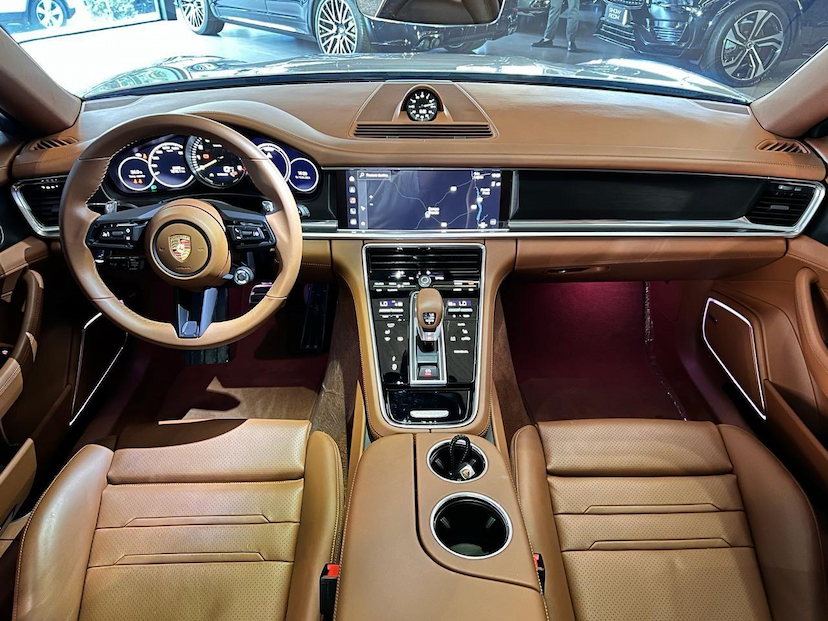 Foto do veículo PORSCHE PANAMERA  4EHYB 2023 4.549 KM 719.000,00