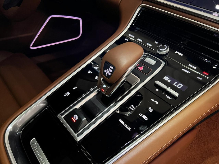 Foto do veículo PORSCHE PANAMERA  4EHYB 2023 4.549 KM 719.000,00