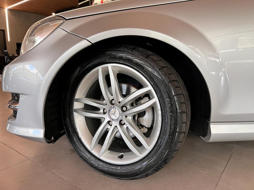 Foto do veículo MERCEDES-BENZ C 180  CGI SPORT 1.6 TB 156CV AUT 2013 110.500 KM 75.000,00