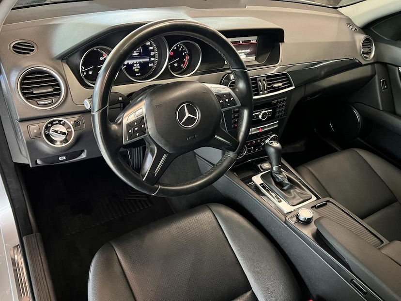 Foto do veículo MERCEDES-BENZ C 180  CGI SPORT 1.6 TB 156CV AUT 2013 110.500 KM 75.000,00