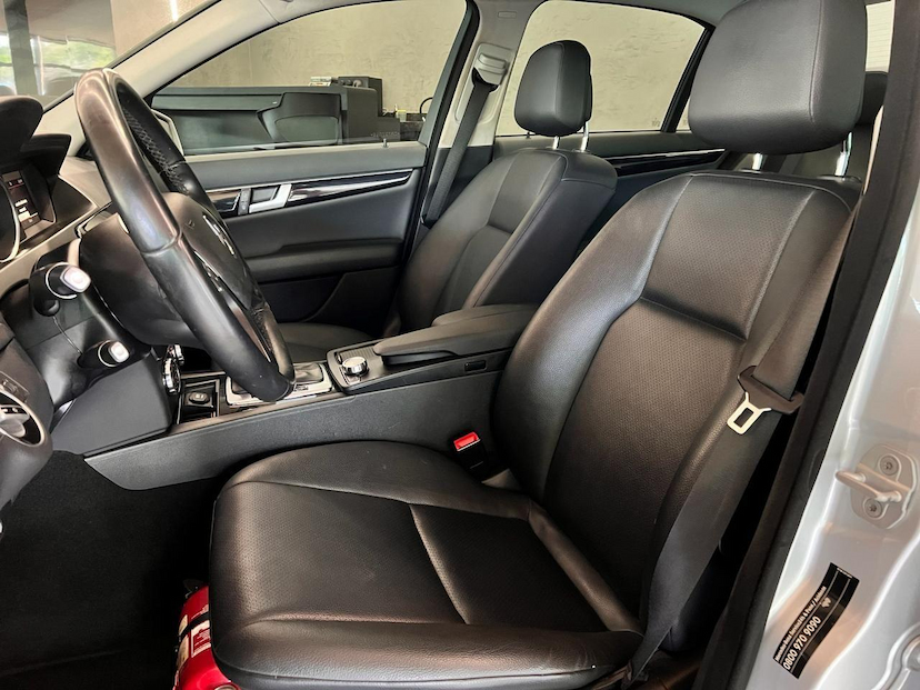 Foto do veículo MERCEDES-BENZ C 180  CGI SPORT 1.6 TB 156CV AUT 2013 110.500 KM 75.000,00