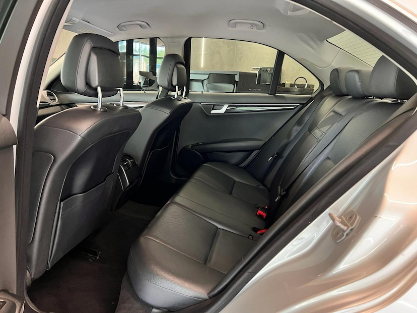 Foto do veículo MERCEDES-BENZ C 180  CGI SPORT 1.6 TB 156CV AUT 2013 110.500 KM 75.000,00