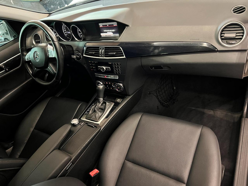 Foto do veículo MERCEDES-BENZ C 180  CGI SPORT 1.6 TB 156CV AUT 2013 110.500 KM 75.000,00