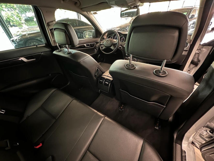 Foto do veículo MERCEDES-BENZ C 180  CGI SPORT 1.6 TB 156CV AUT 2013 110.500 KM 75.000,00