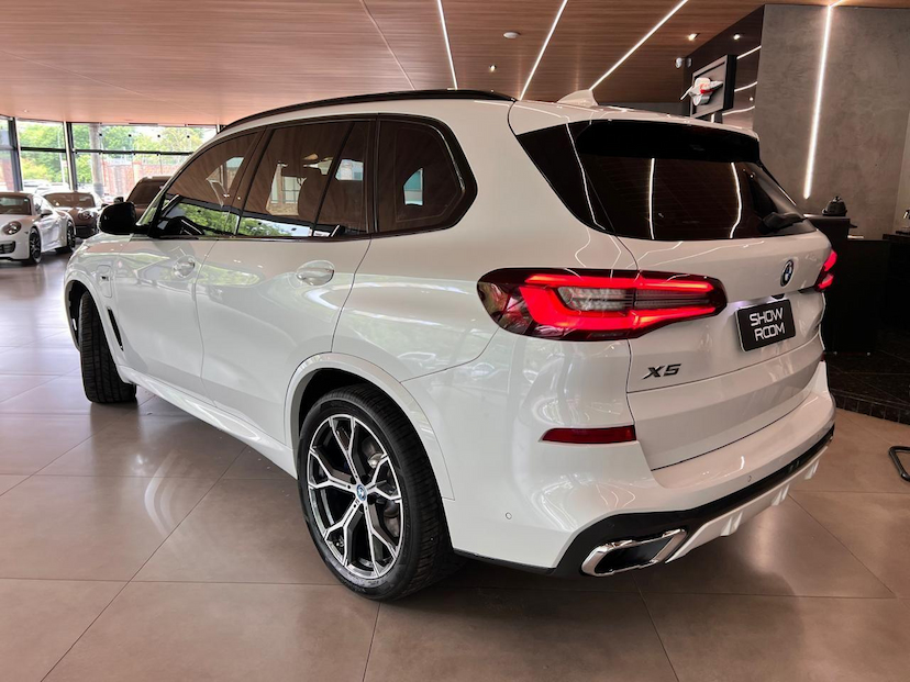 Foto do veículo BMW X5  XDRIVE45E 2022 29.000 KM 480.000,00