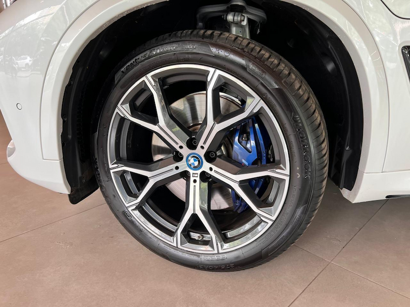 Foto do veículo BMW X5  XDRIVE45E 2022 29.000 KM 480.000,00