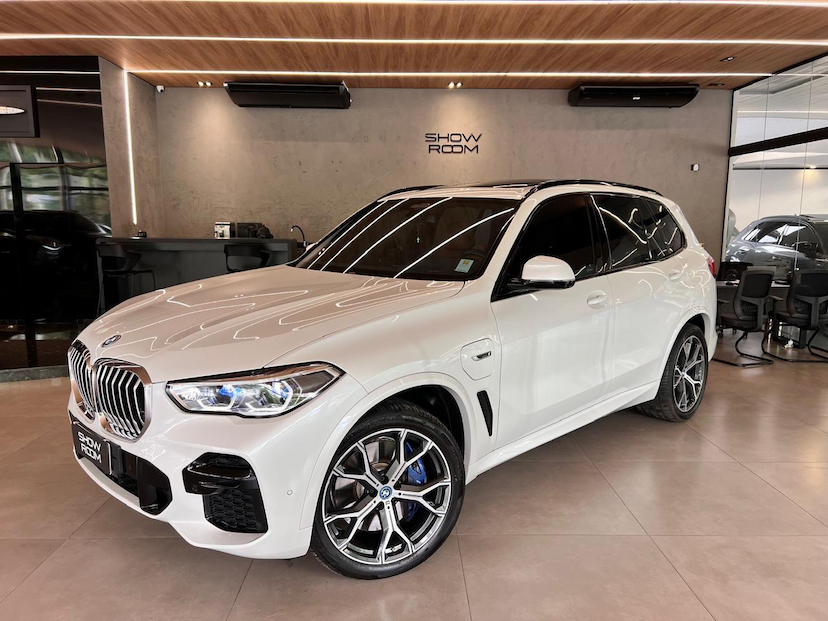 Foto do veículo BMW X5  XDRIVE45E 2022 29.000 KM 480.000,00