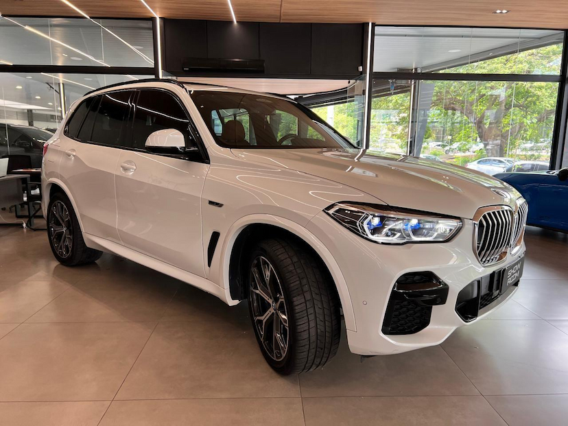 Foto do veículo BMW X5  XDRIVE45E 2022 29.000 KM 480.000,00