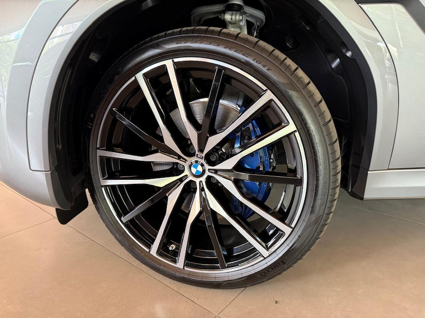 Foto do veículo BMW X6  XDRIVE 40I M SPORT 3.0 BI-TB (HIB.) 2024 14.188 KM 689.000,00
