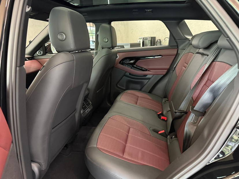 Foto do veículo LAND ROVER RANGE ROVER EVOQUE P250FF HSE D 2024 11.537 KM 380.000,00