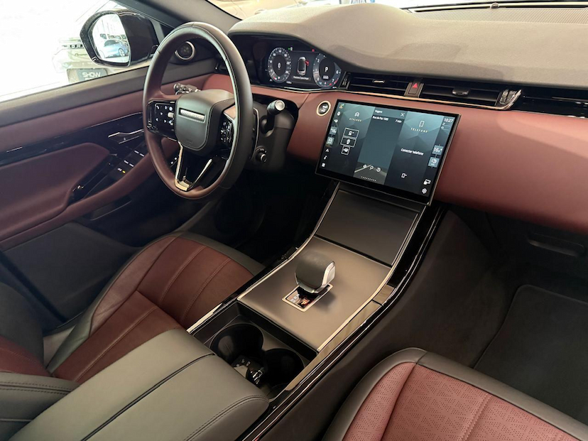 Foto do veículo LAND ROVER RANGE ROVER EVOQUE P250FF HSE D 2024 11.537 KM 380.000,00