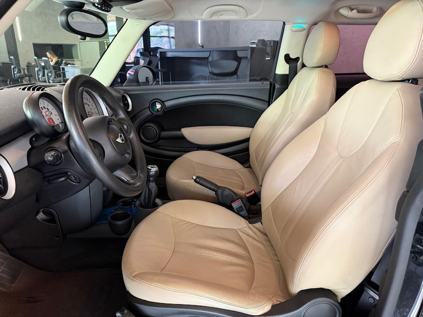 Foto do veículo MINI ONE  2013 82.900 KM 55.000,00