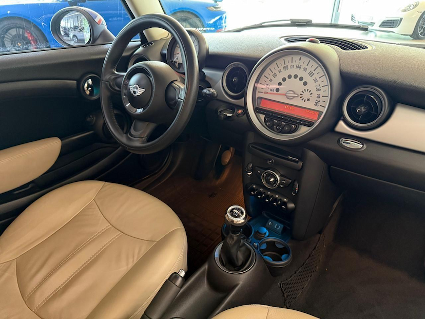 Foto do veículo MINI ONE  2013 82.900 KM 55.000,00