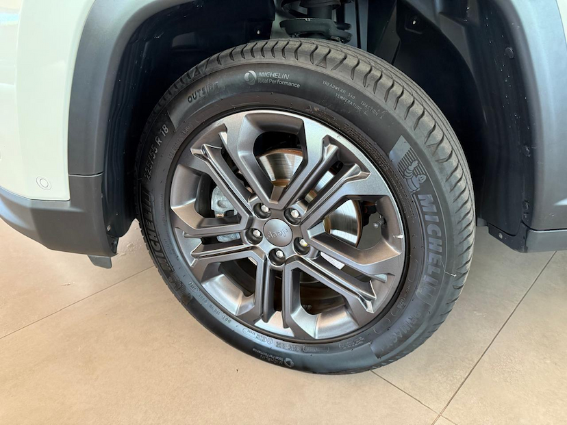 Foto do veículo JEEP COMPASS  LONG TF 2022 33.616 KM 135.000,00