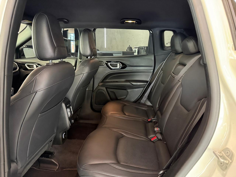 Foto do veículo JEEP COMPASS  LONG TF 2022 33.616 KM 135.000,00