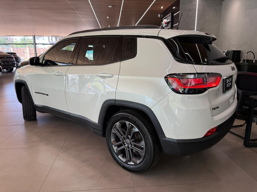 Foto do veículo JEEP COMPASS  LONG TF 2022 33.616 KM 135.000,00