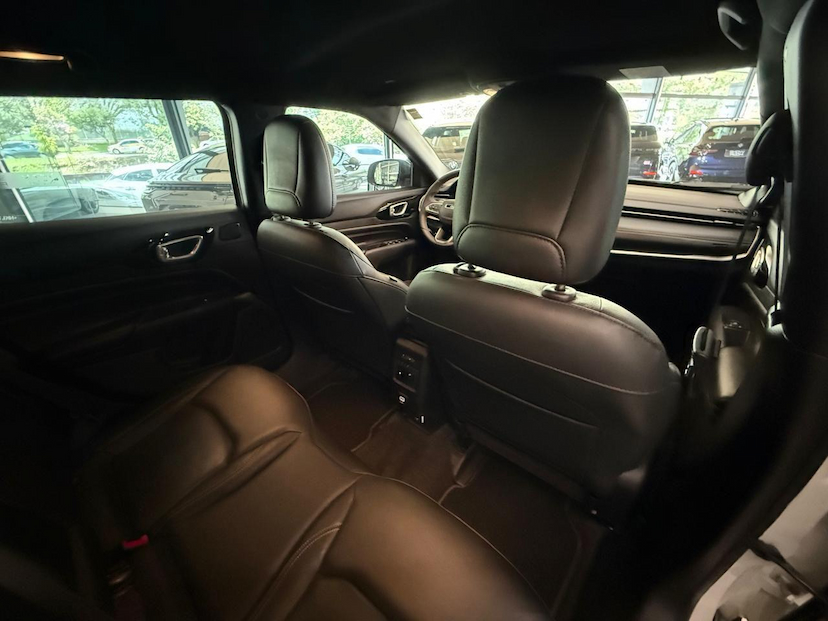 Foto do veículo JEEP COMPASS  LONG TF 2022 33.616 KM 135.000,00