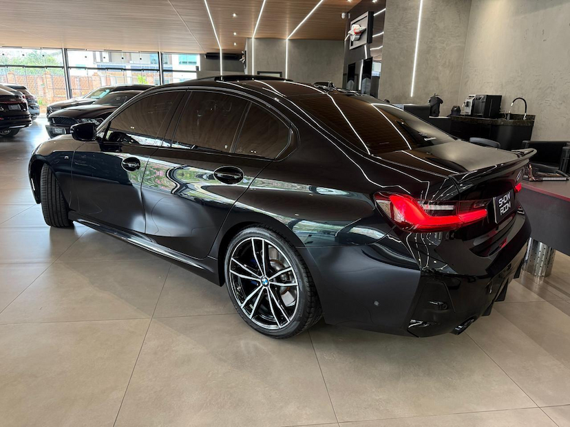 Foto do veículo BMW 320I  M SPORT FLEX 2023 35.000 KM 270.000,00