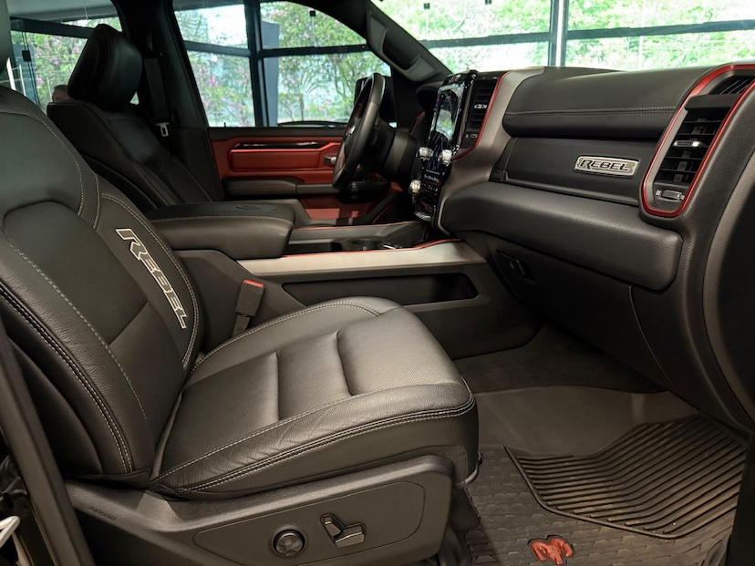 Foto do veículo RAM 1500  REBEL HEMI 2021 8.155 KM 379.000,00