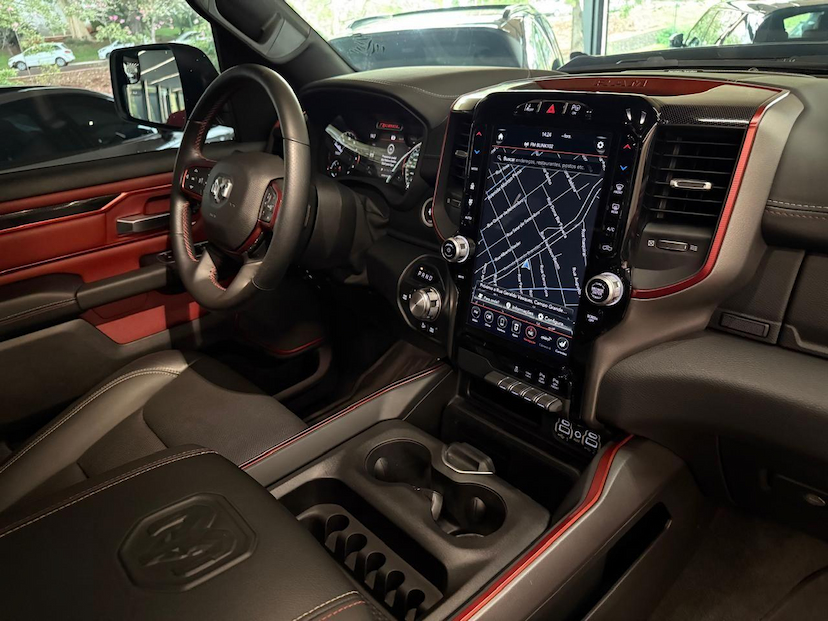 Foto do veículo RAM 1500  REBEL HEMI 2021 8.155 KM 379.000,00
