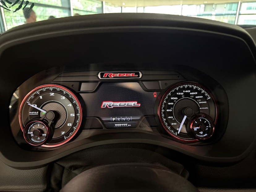 Foto do veículo RAM 1500  REBEL HEMI 2021 8.155 KM 379.000,00