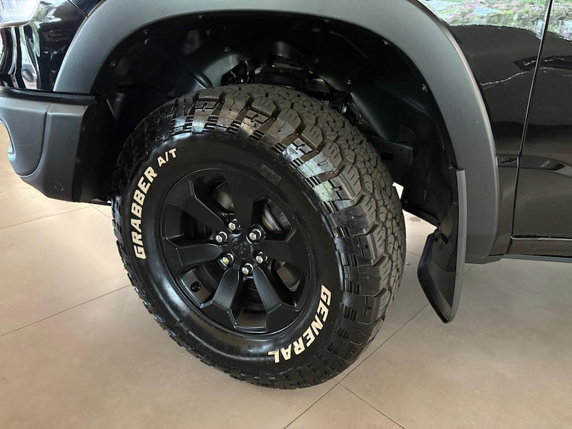 Foto do veículo RAM 1500  REBEL HEMI 2021 8.155 KM 379.000,00