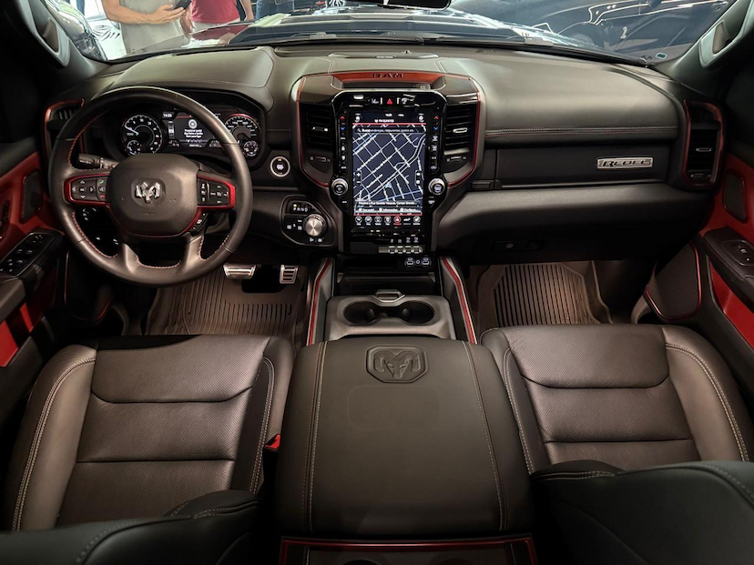 Foto do veículo RAM 1500  REBEL HEMI 2021 8.155 KM 379.000,00