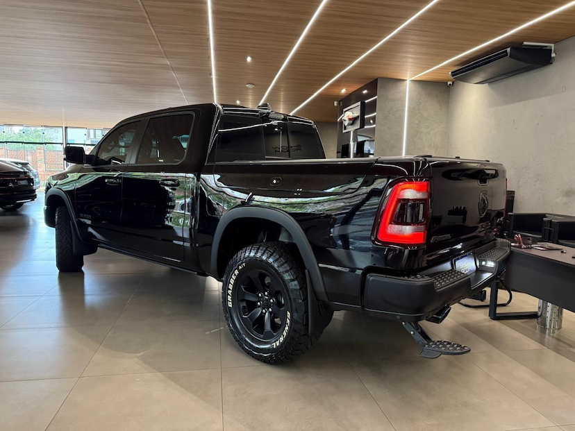 Foto do veículo RAM 1500  REBEL HEMI 2021 8.155 KM 379.000,00