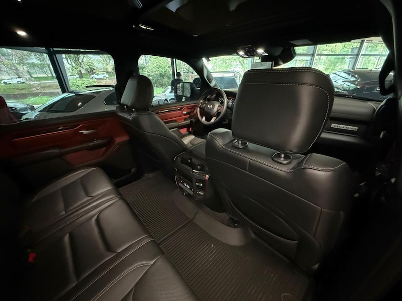 Foto do veículo RAM 1500  REBEL HEMI 2021 8.155 KM 379.000,00