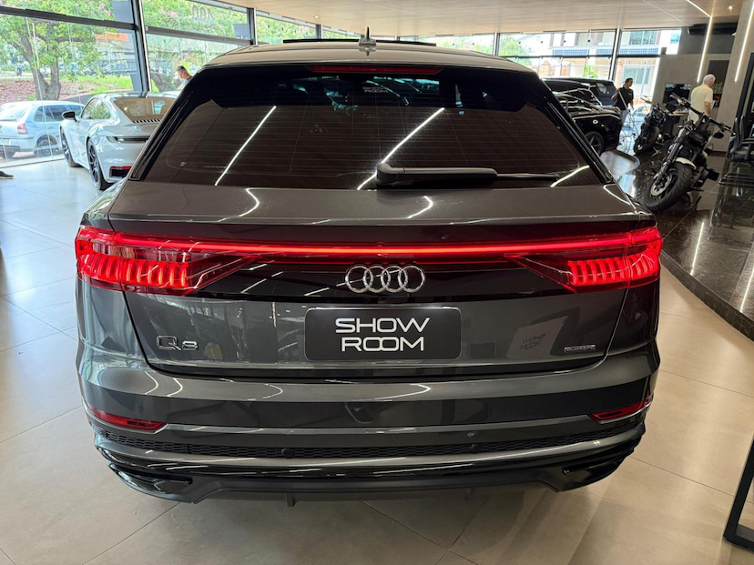 Foto do veículo AUDI Q8  3.0TFSI 2021 55.668 KM 399.000,00