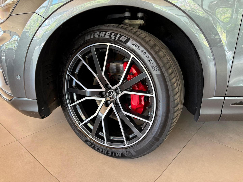 Foto do veículo AUDI Q8  3.0TFSI 2021 55.668 KM 399.000,00