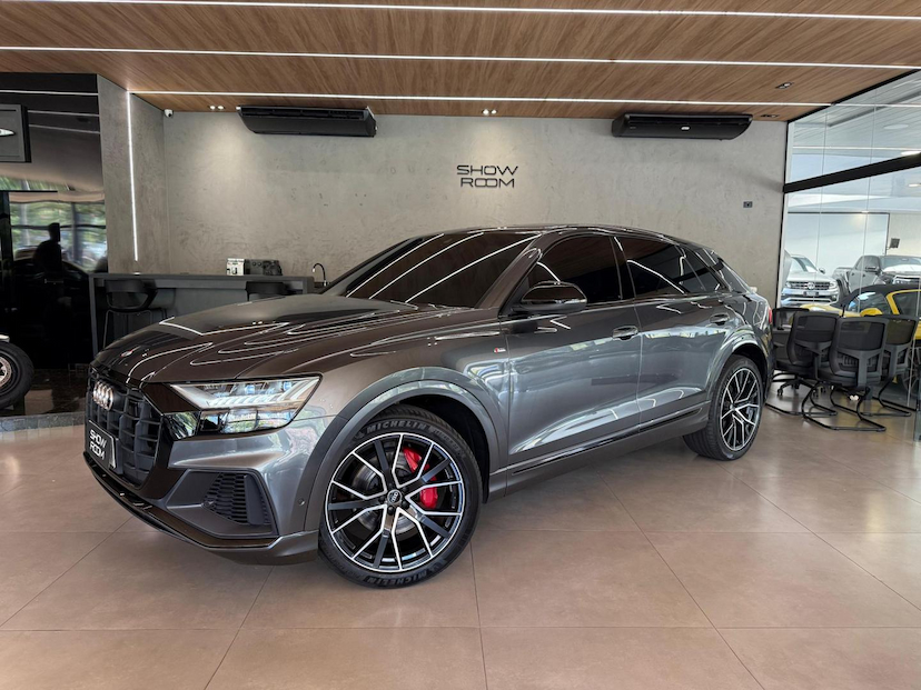 Foto do veículo AUDI Q8  3.0TFSI 2021 55.668 KM 399.000,00