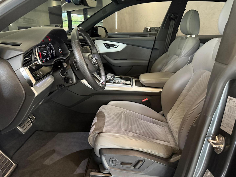 Foto do veículo AUDI Q8  3.0TFSI 2021 55.668 KM 399.000,00