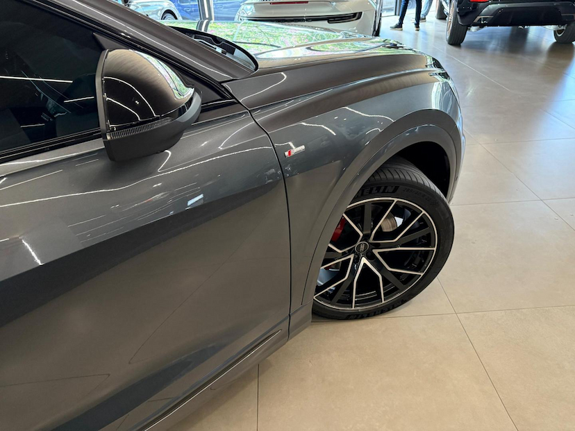 Foto do veículo AUDI Q8  3.0TFSI 2021 55.668 KM 399.000,00