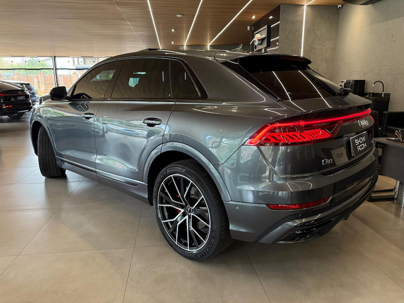 Foto do veículo AUDI Q8  3.0TFSI 2021 55.668 KM 399.000,00