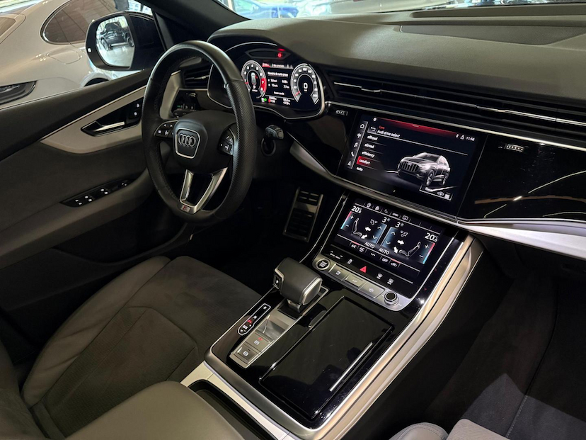 Foto do veículo AUDI Q8  3.0TFSI 2021 55.668 KM 399.000,00