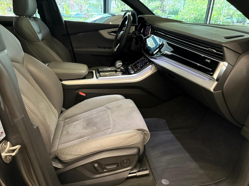 Foto do veículo AUDI Q8  3.0TFSI 2021 55.668 KM 399.000,00