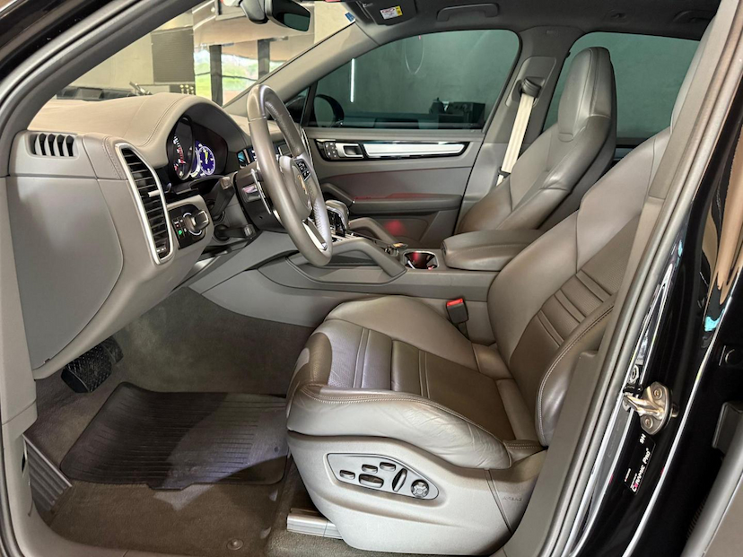 Foto do veículo PORSCHE CAYENNE  PHEV 2022 28.269 KM 540.000,00