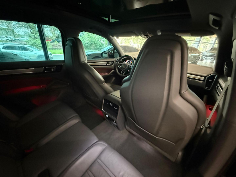 Foto do veículo PORSCHE CAYENNE  PHEV 2022 28.269 KM 540.000,00