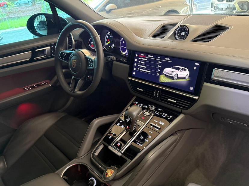 Foto do veículo PORSCHE CAYENNE  PHEV 2022 28.269 KM 540.000,00
