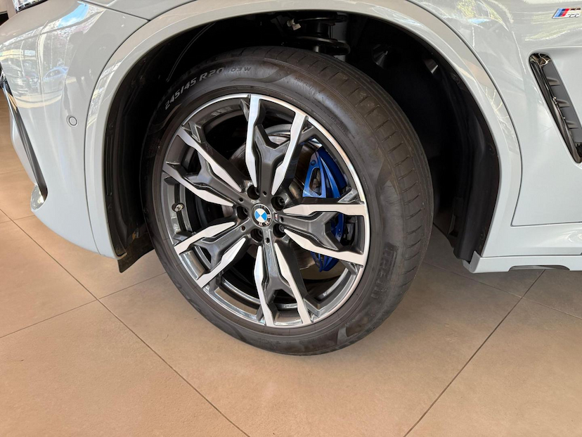 Foto do veículo BMW X4  XDRIVE30I 2024 19.500 KM 399.000,00