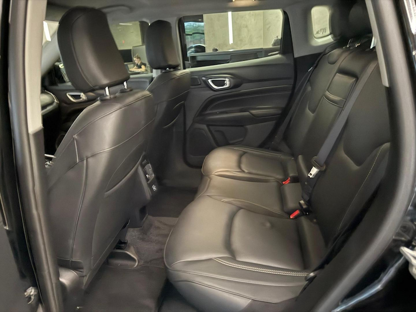Foto do veículo JEEP COMPASS  LONG TF 2024 13.863 KM 159.000,00