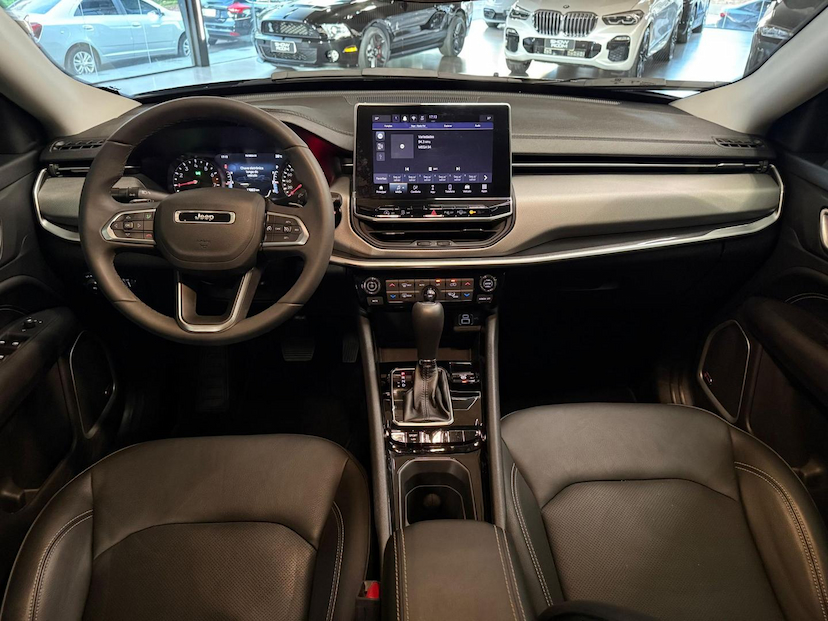 Foto do veículo JEEP COMPASS  LONG TF 2024 13.863 KM 159.000,00