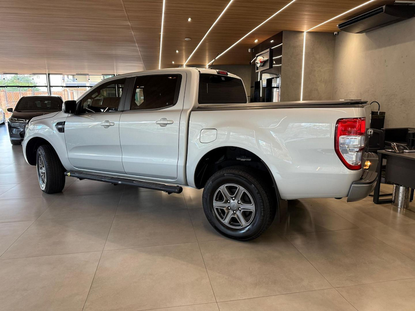 Foto do veículo FORD ROYALE  XLSCD2A22 2020 69.699 KM 145.000,00